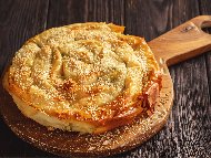 Вита баница с готови кори и коприва